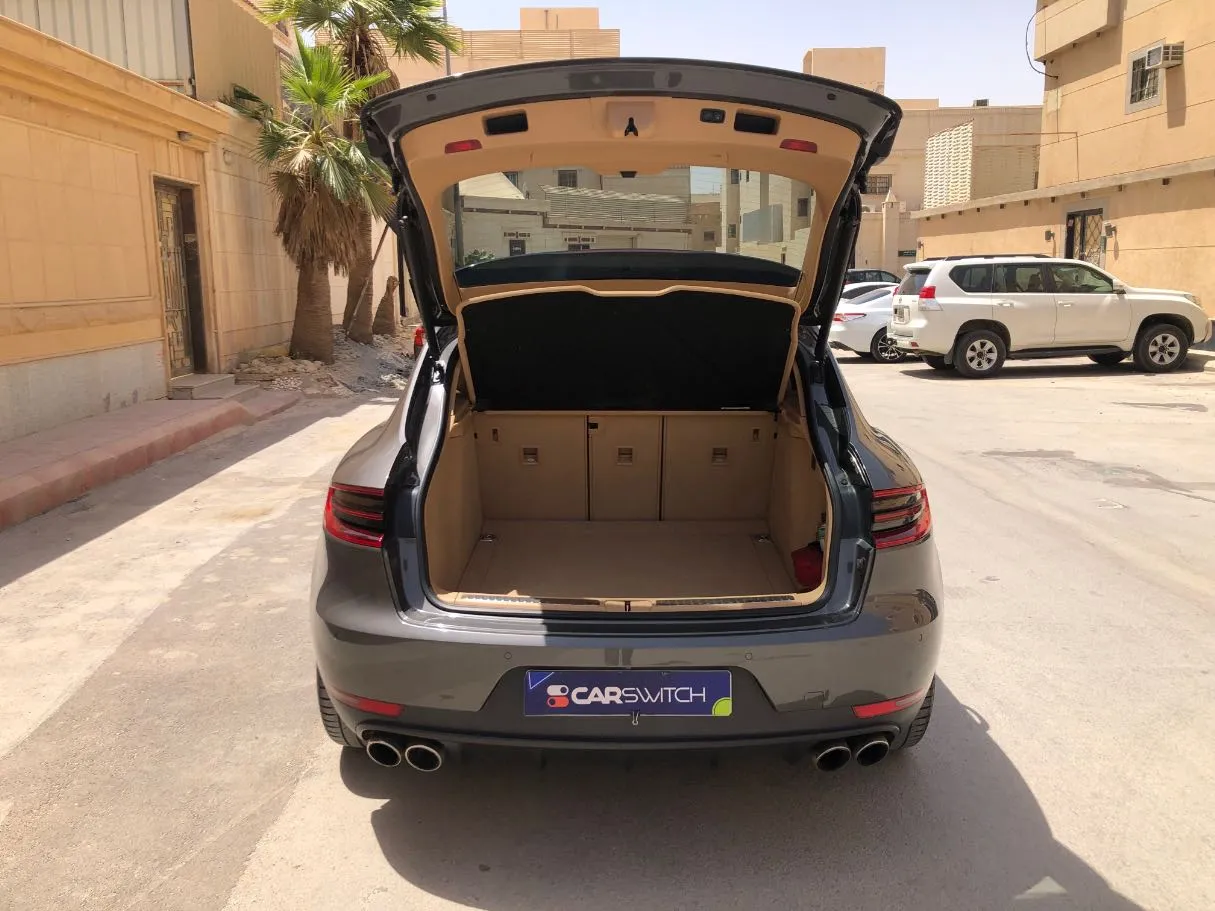 Car image 21