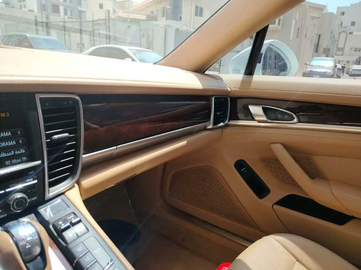 Car image 19