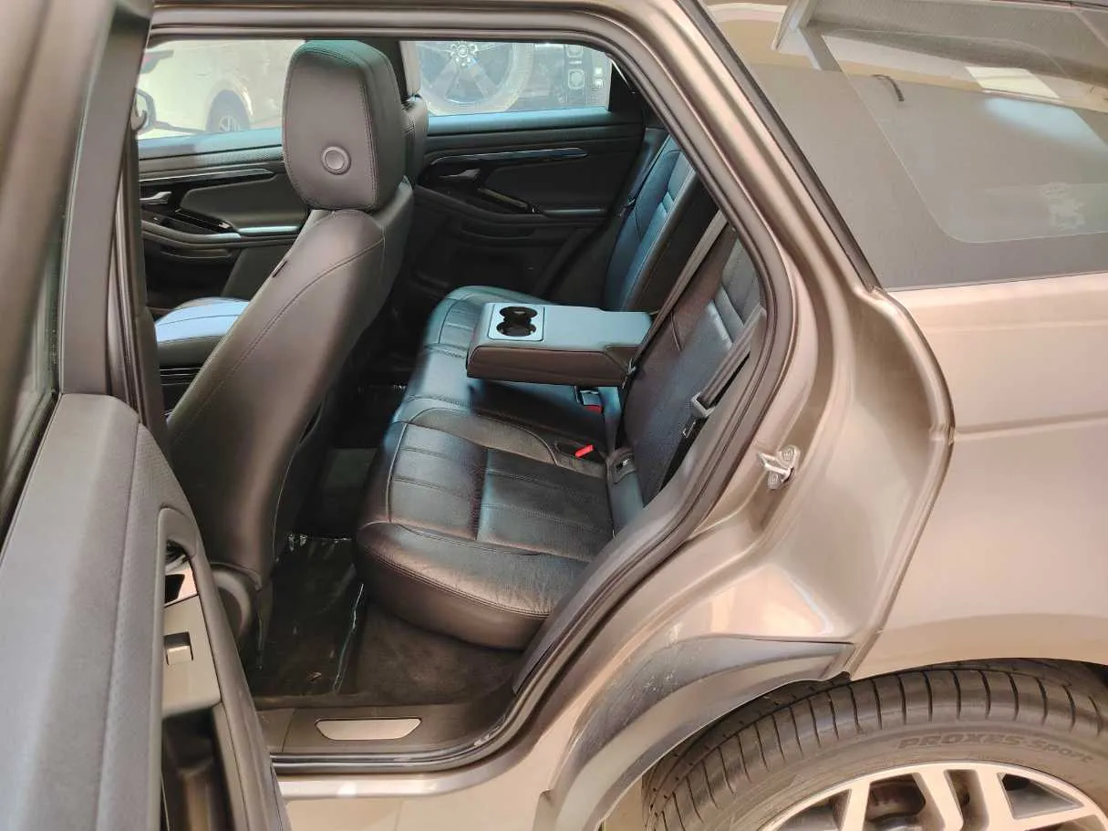 Car image 15