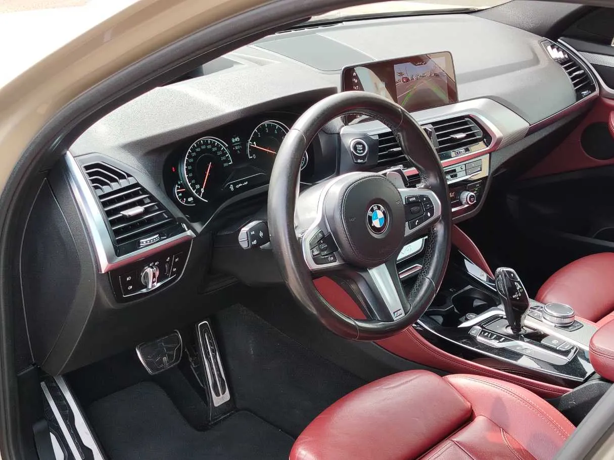 Car image 13
