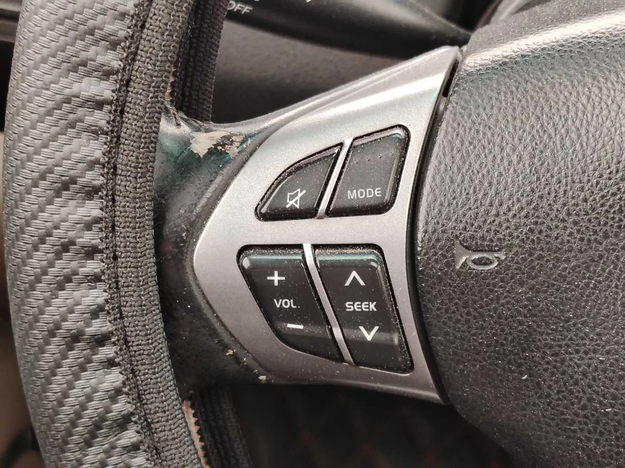 Car image 30
