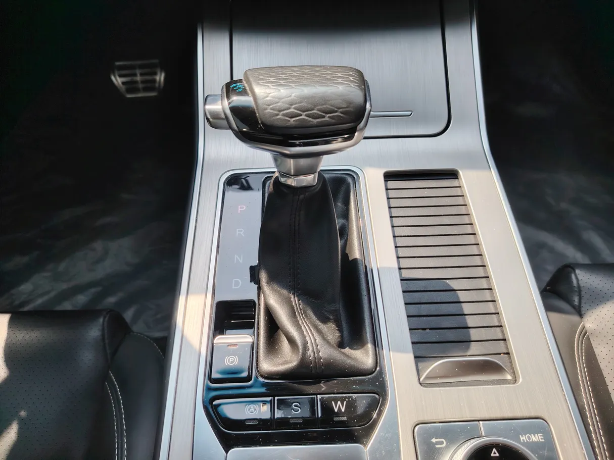 Car image 20