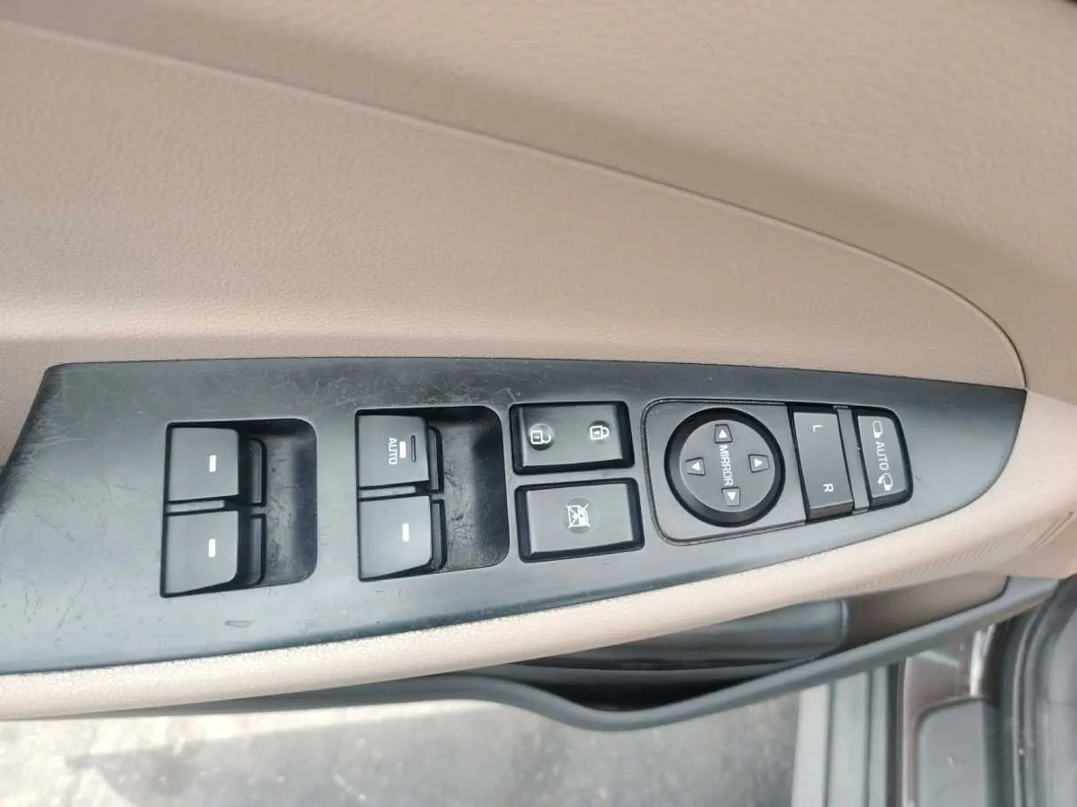 Car image 37