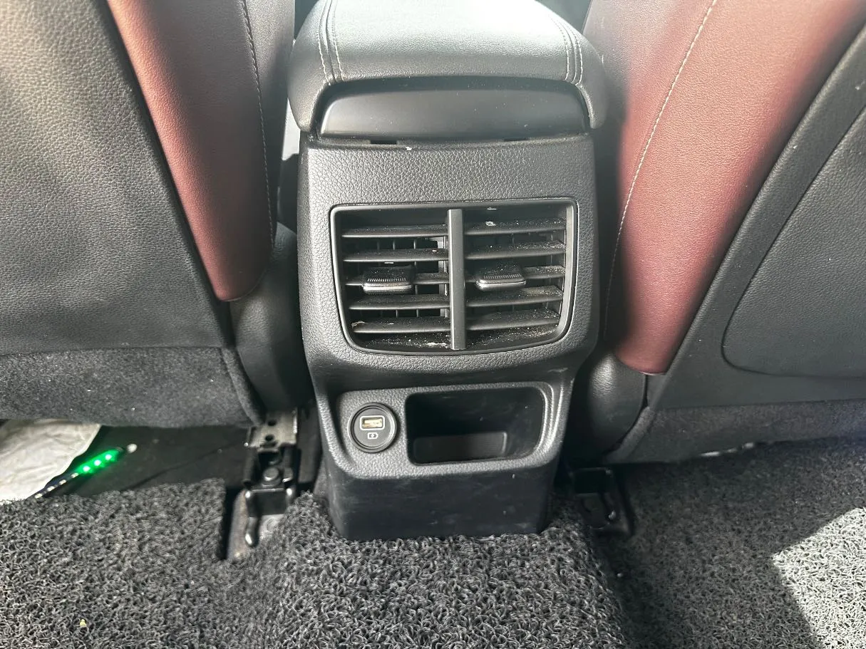 Car image 26