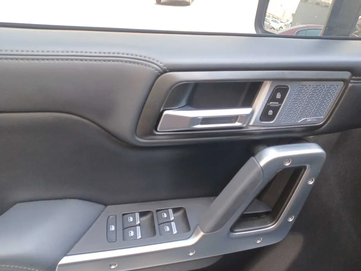 Car image 24