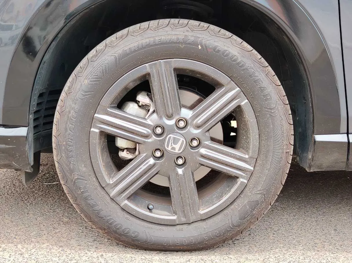 Car image 10