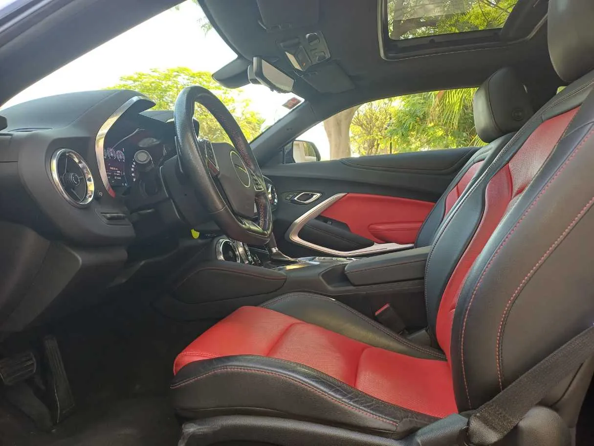 Car image 12