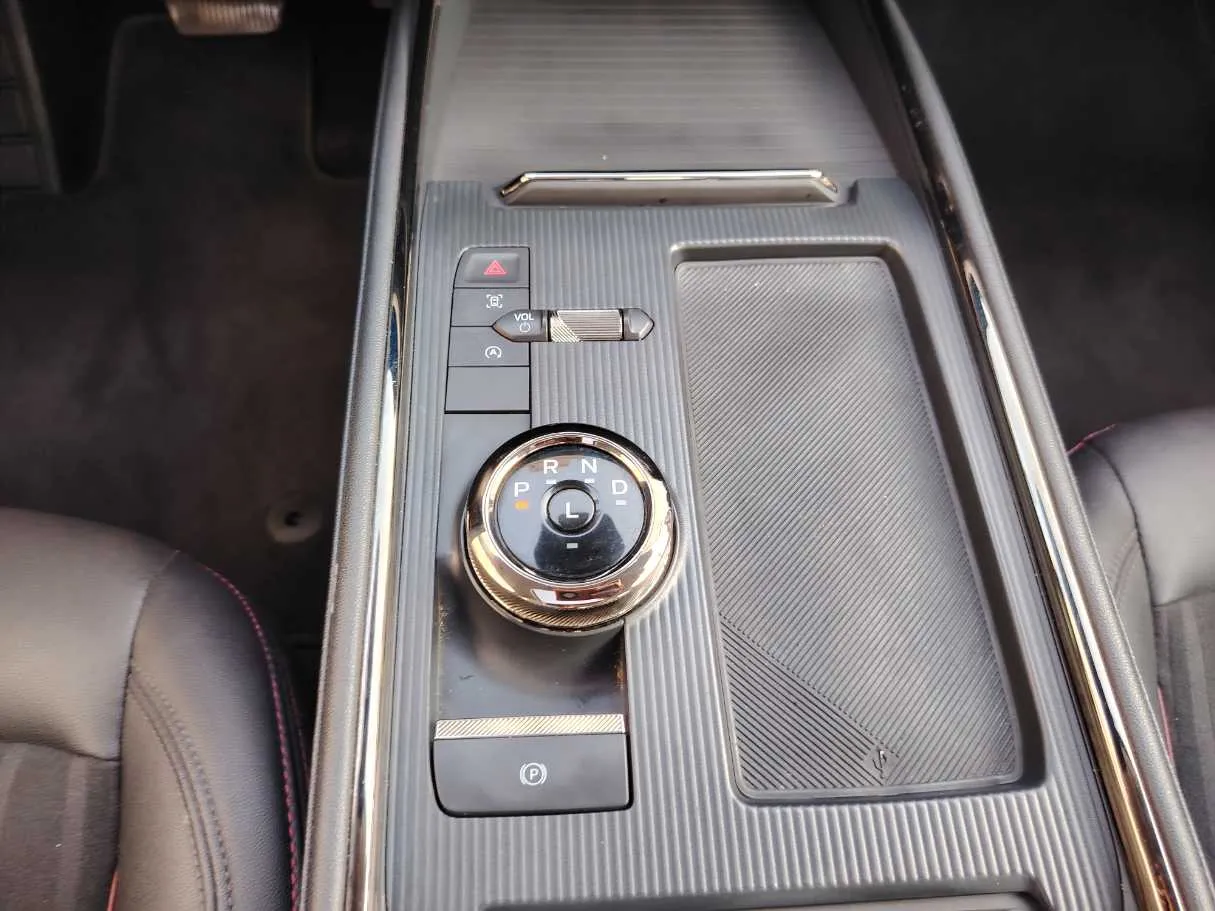Car image 19