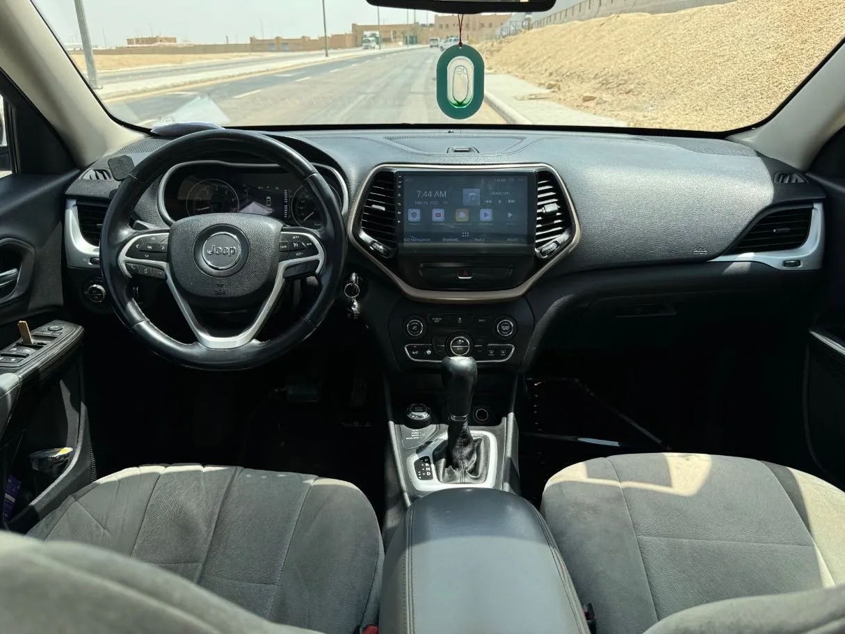 Car image 16