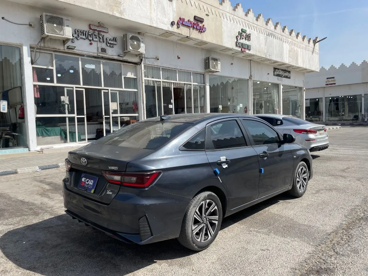 Car image 5