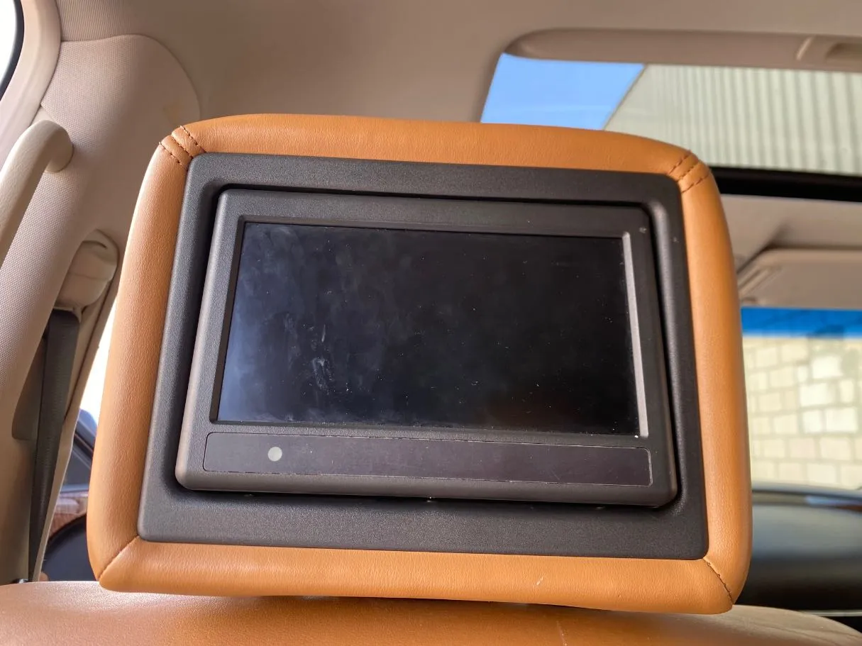 Car image 32
