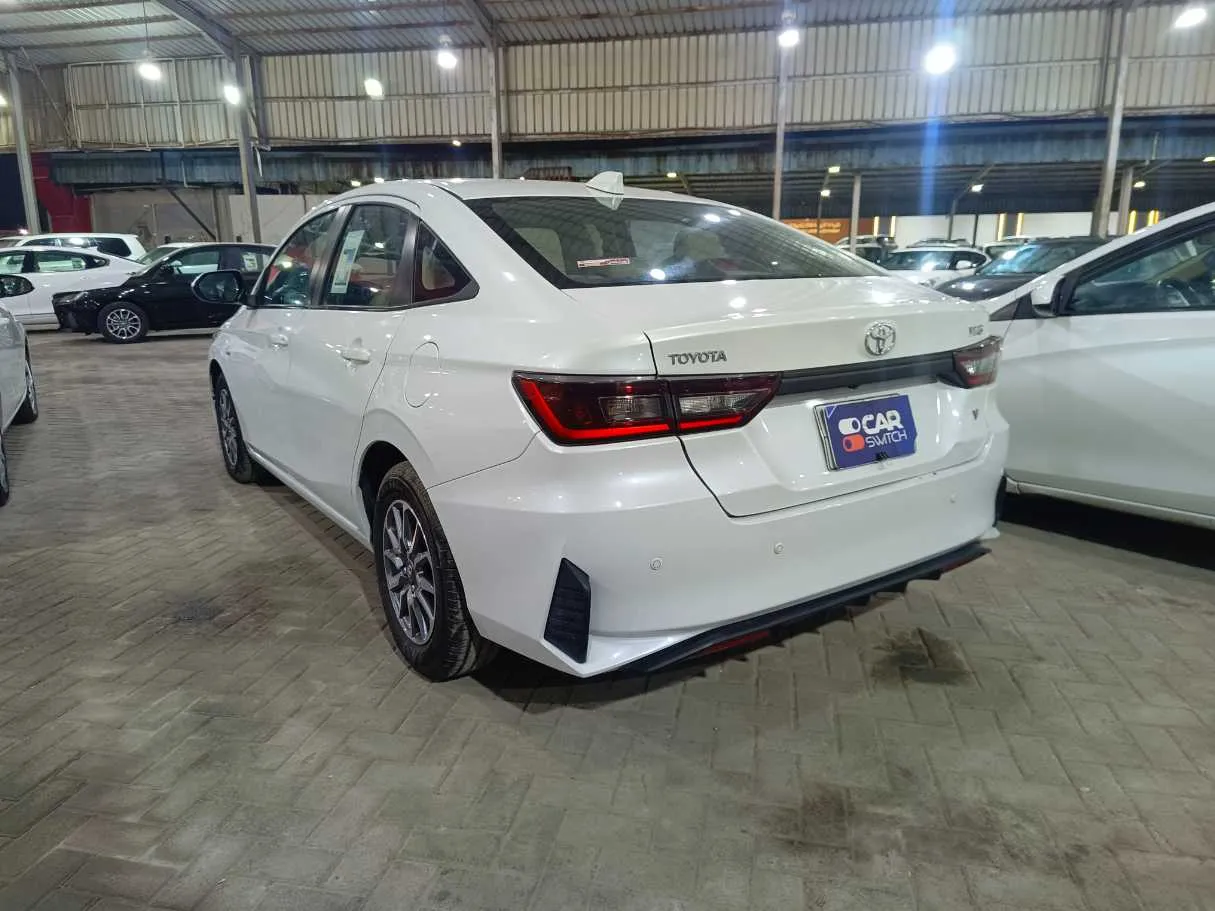 Car image 7