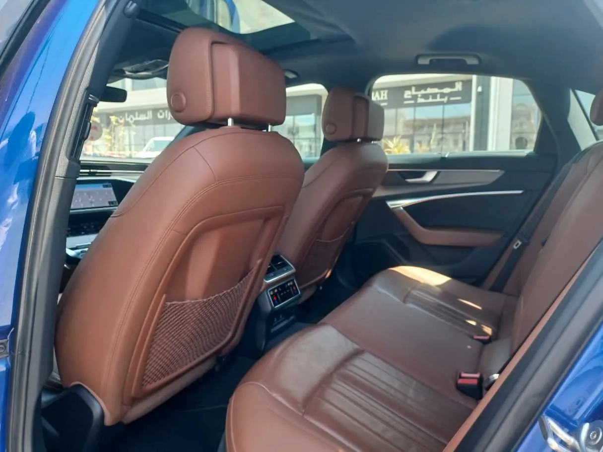 Car image 14