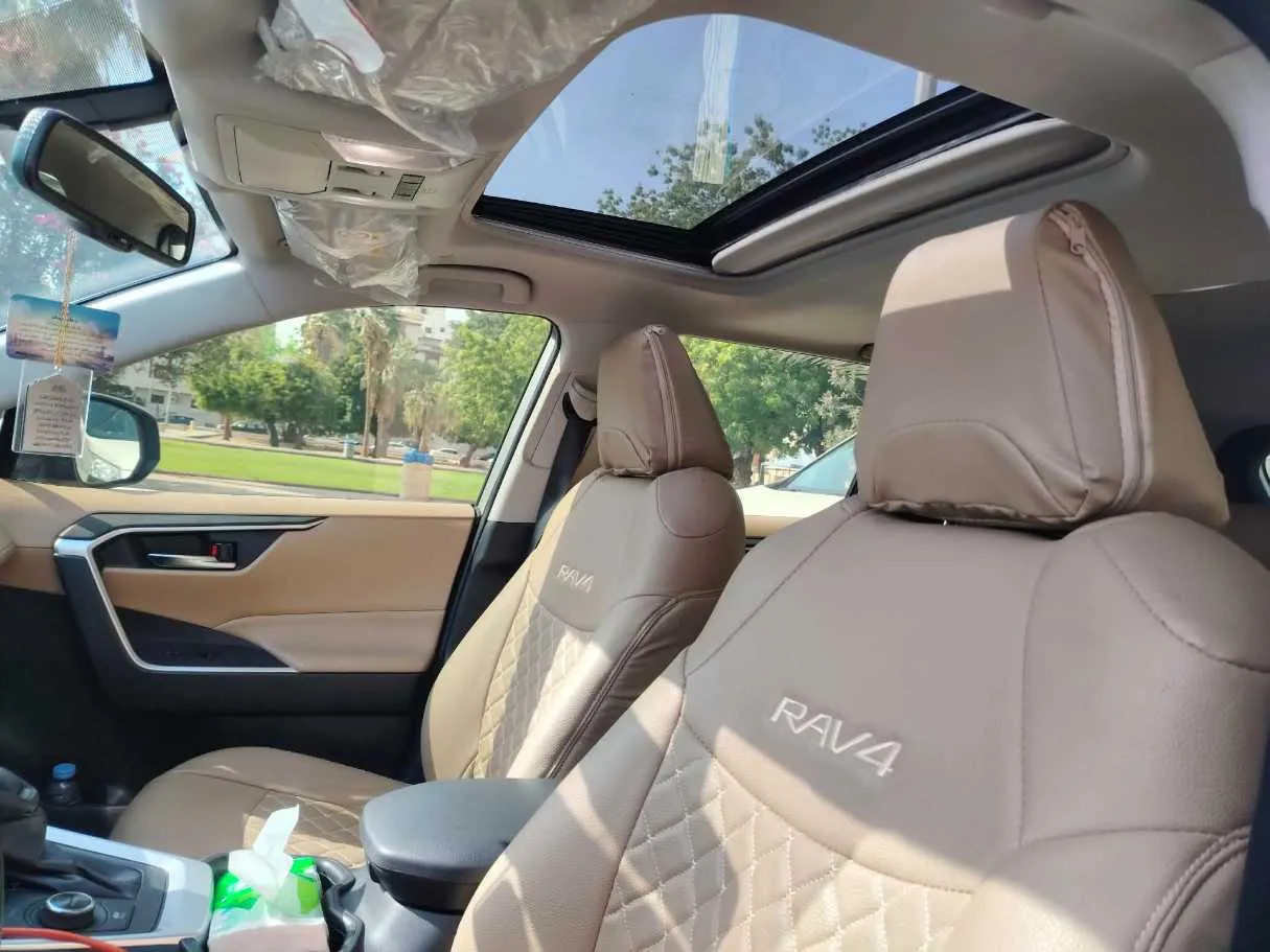Car image 14