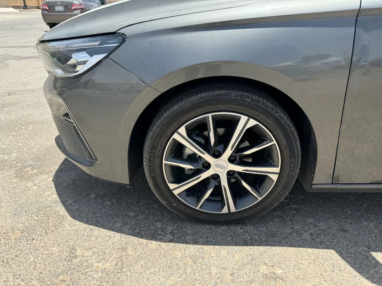 Car image 9