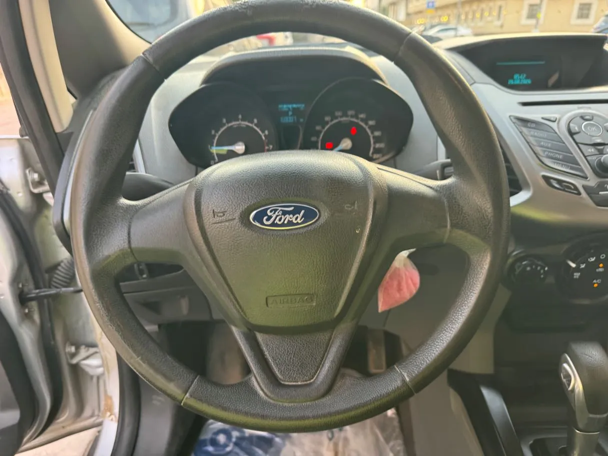 Car image 17