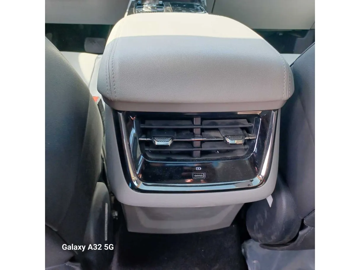 Car image 28