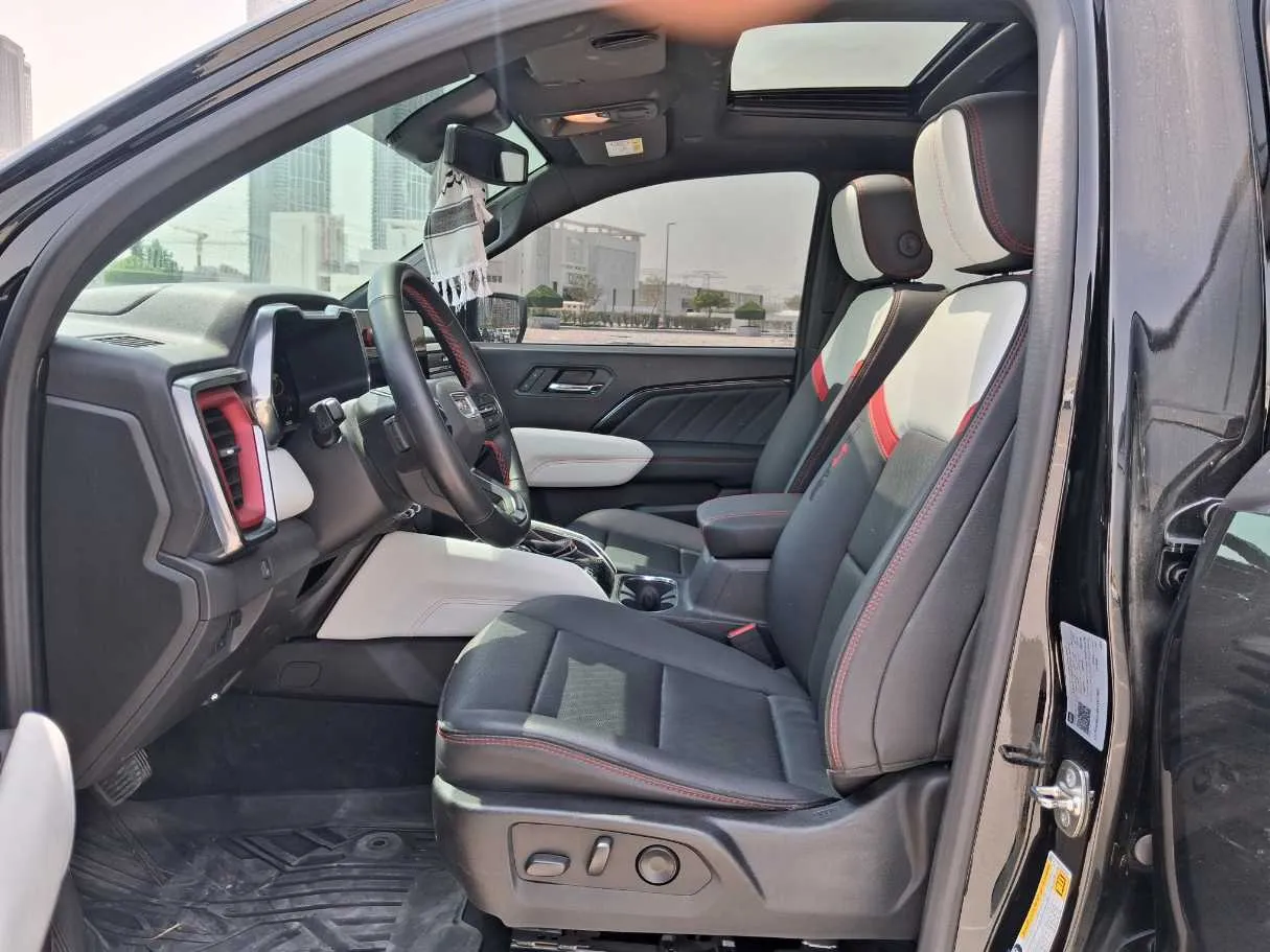 Car image 11