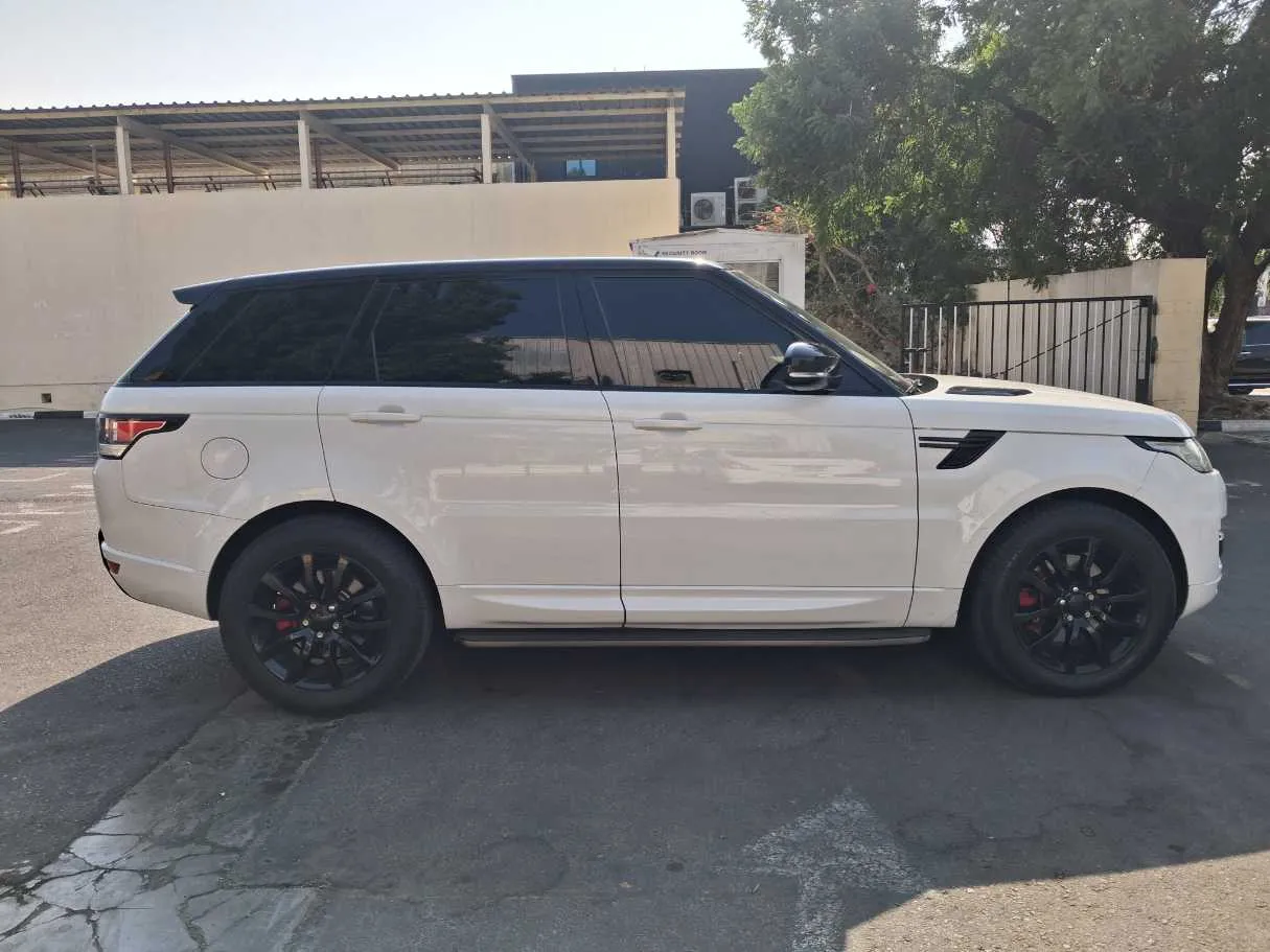 Car image 8