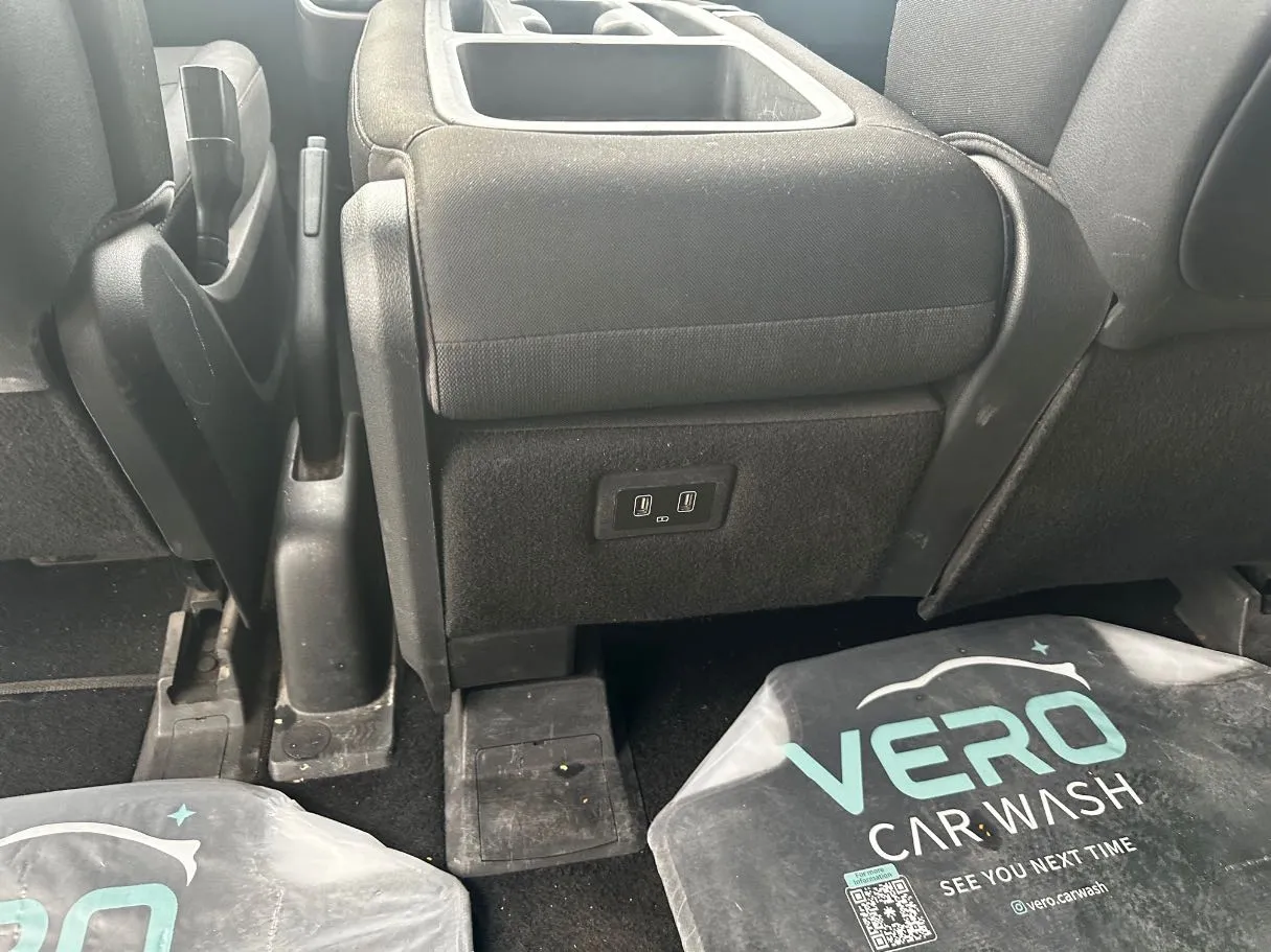 Car image 27