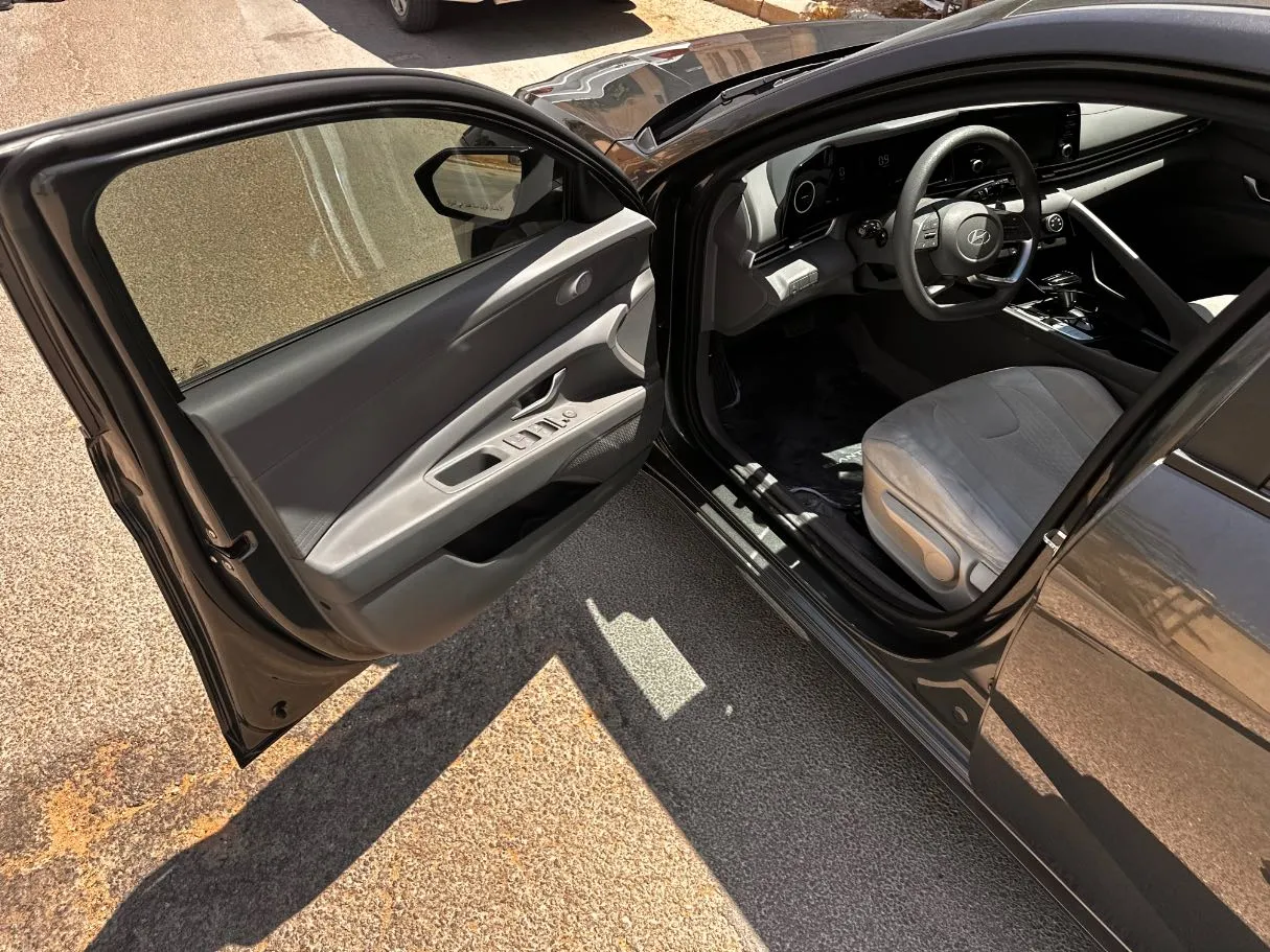 Car image 11