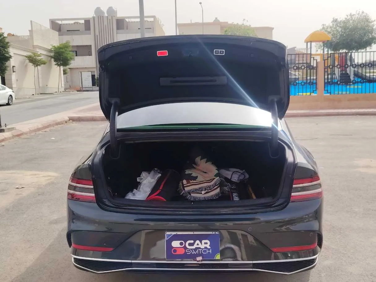 Car image 25
