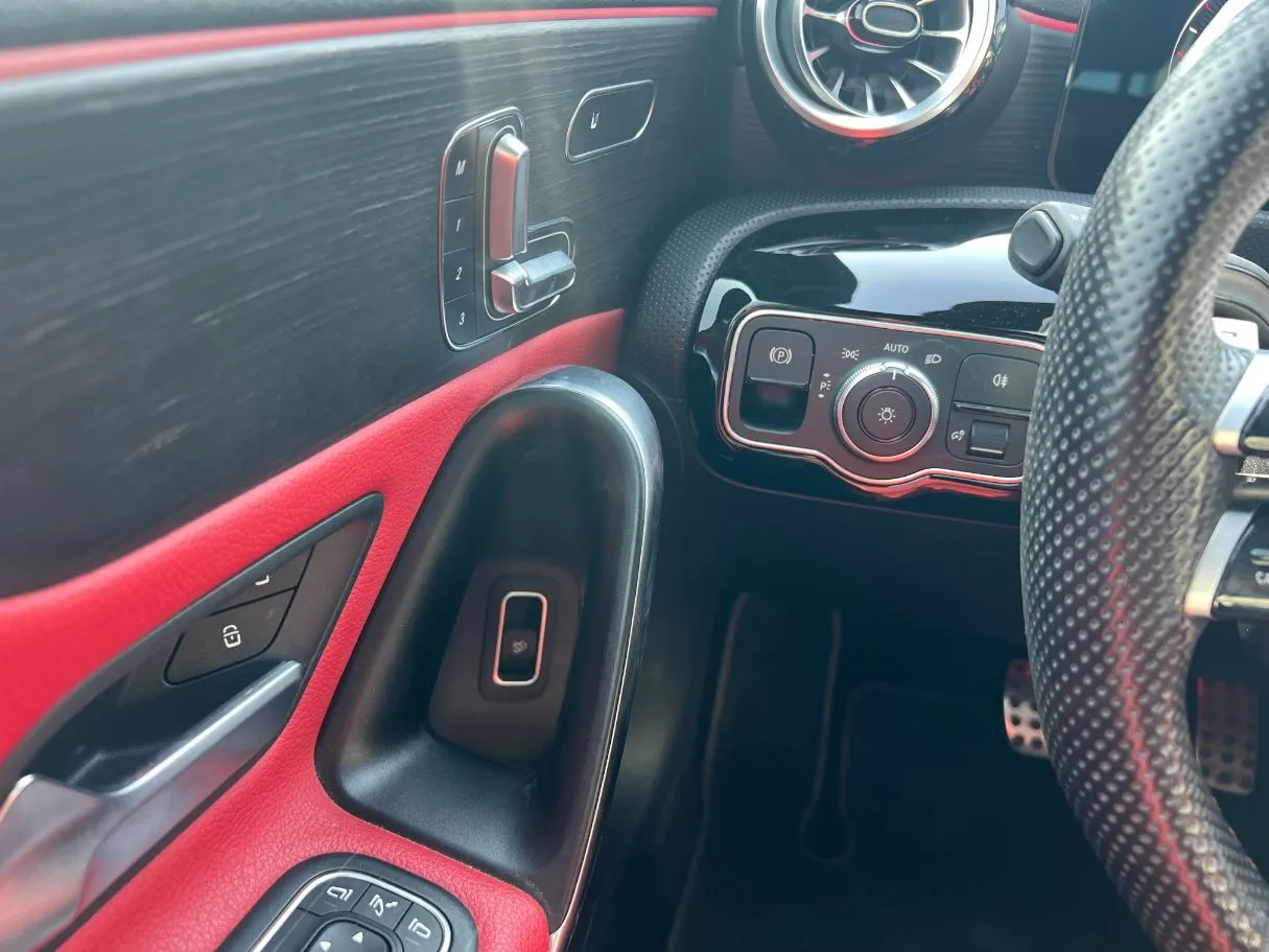 Car image 24