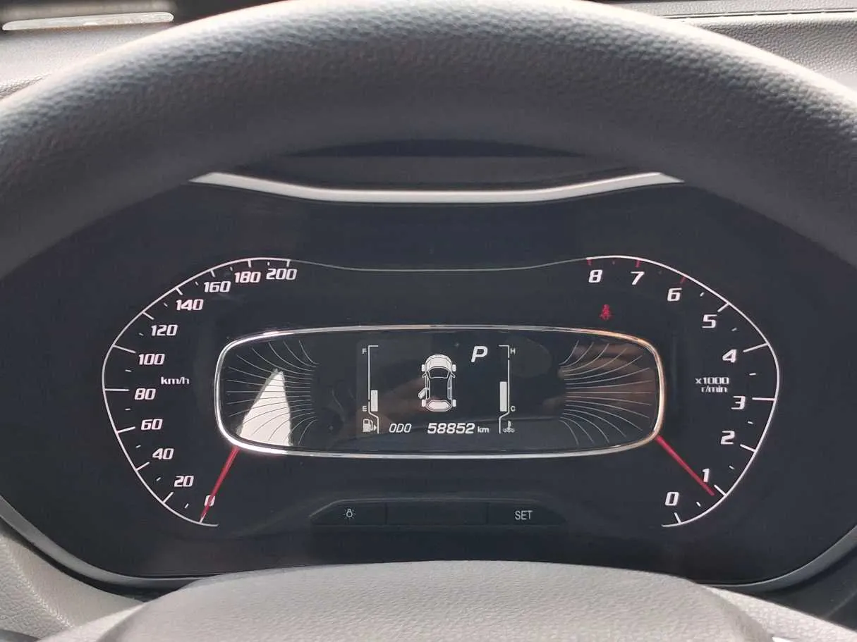 Car image 18