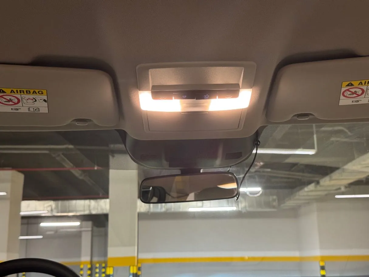 Car image 24