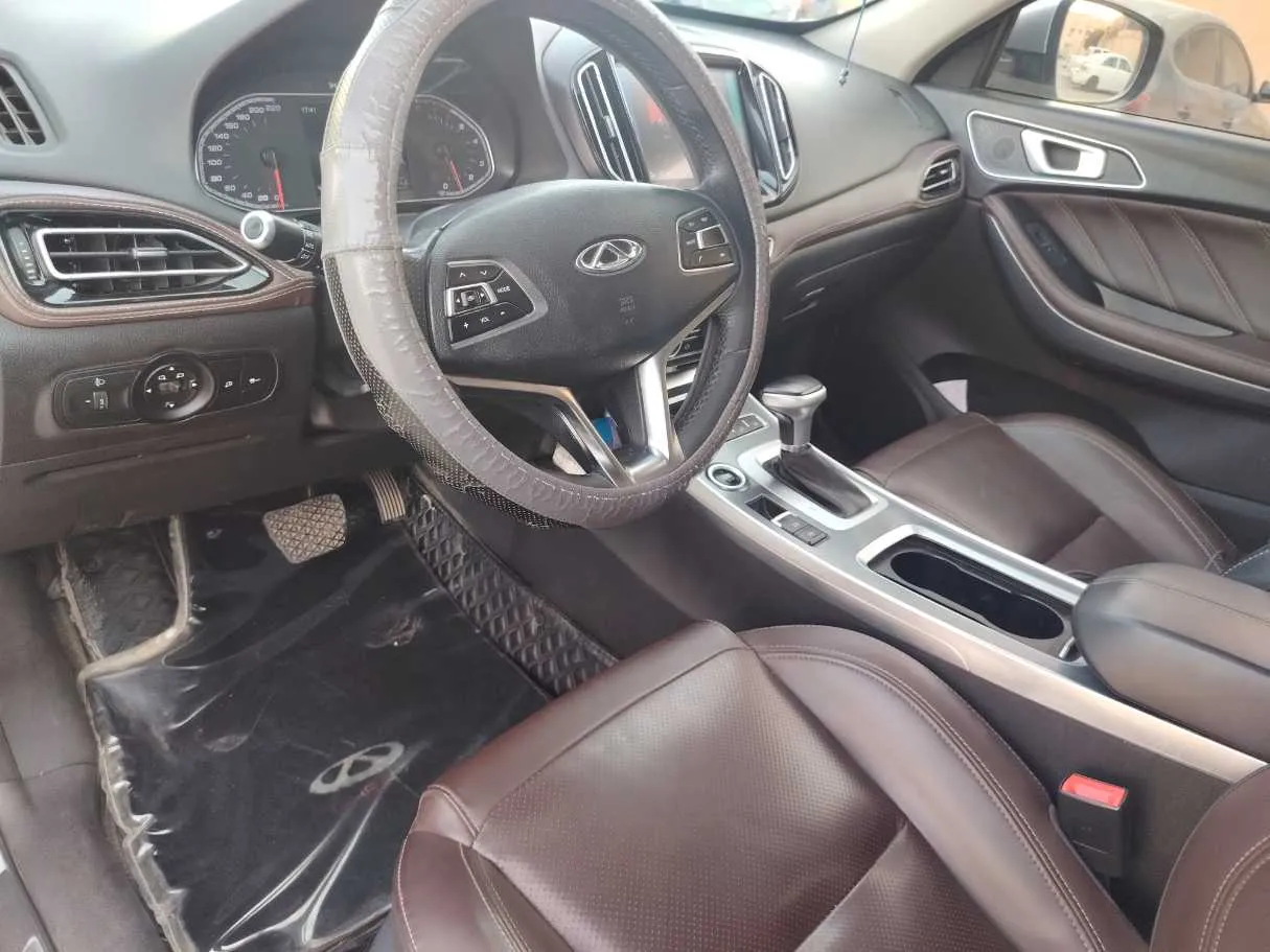 Car image 14