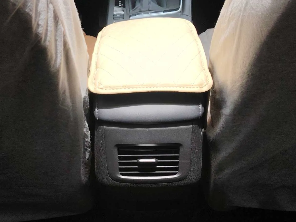 Car image 33