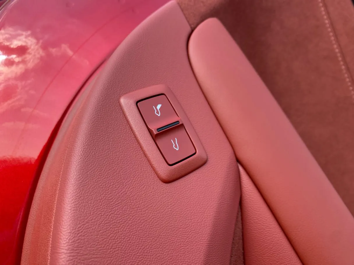 Car image 28