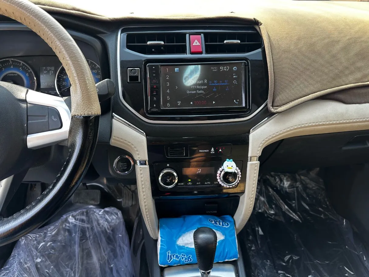 Car image 19