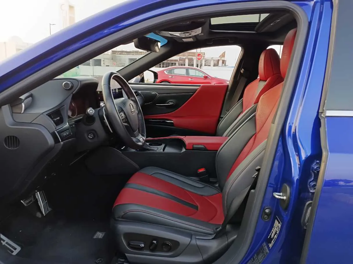 Car image 12