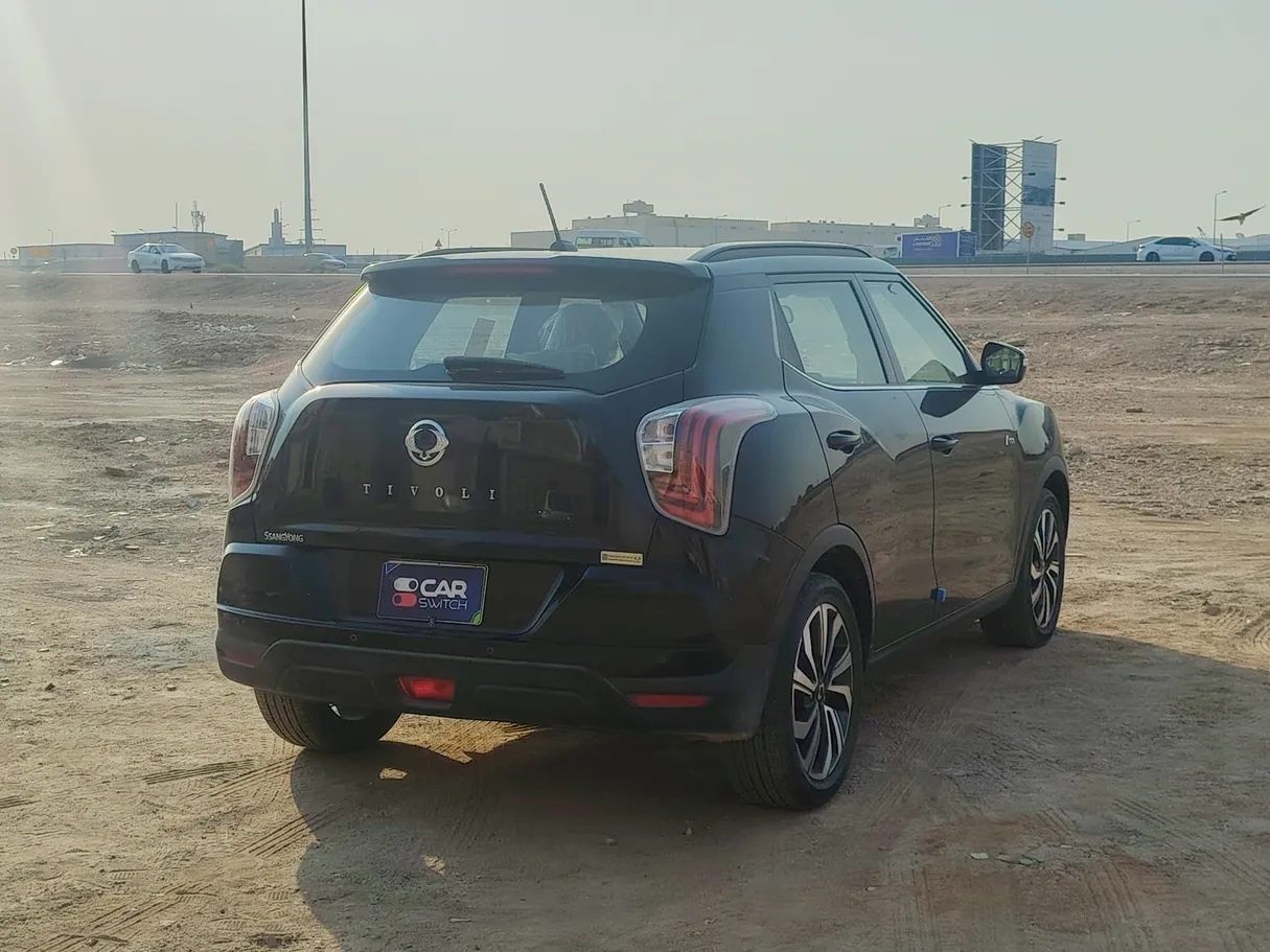 Car image 5
