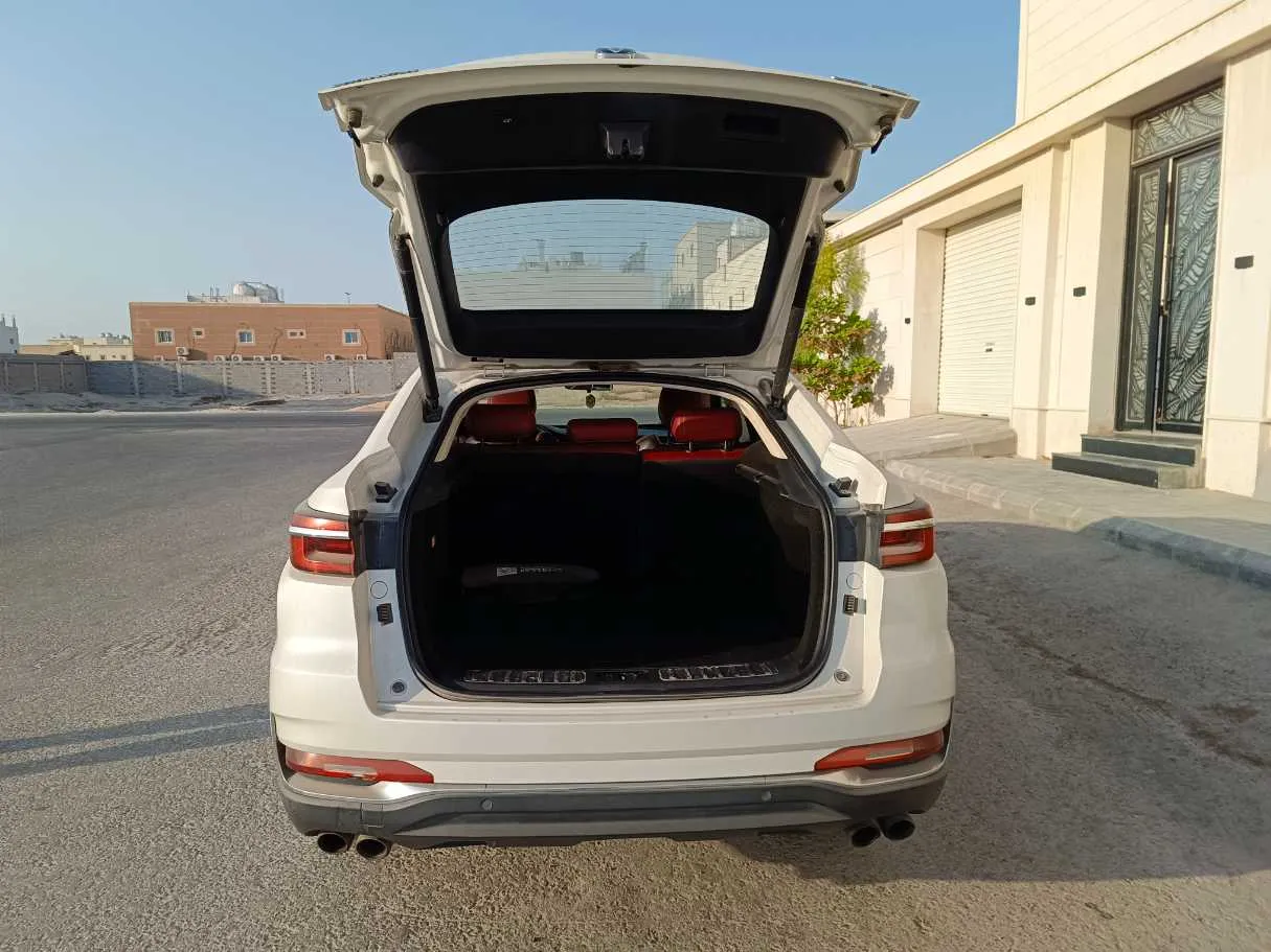 Car image 28