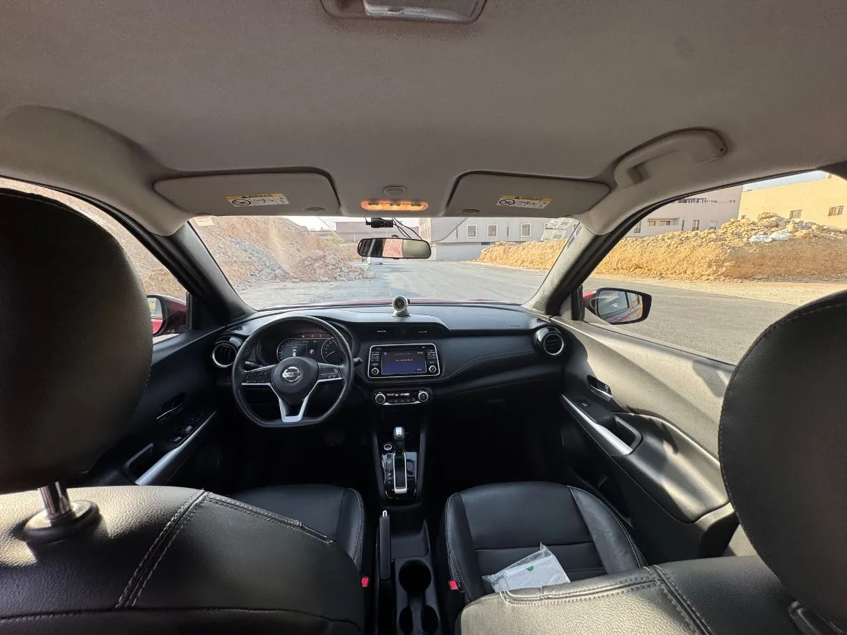 Car image 14