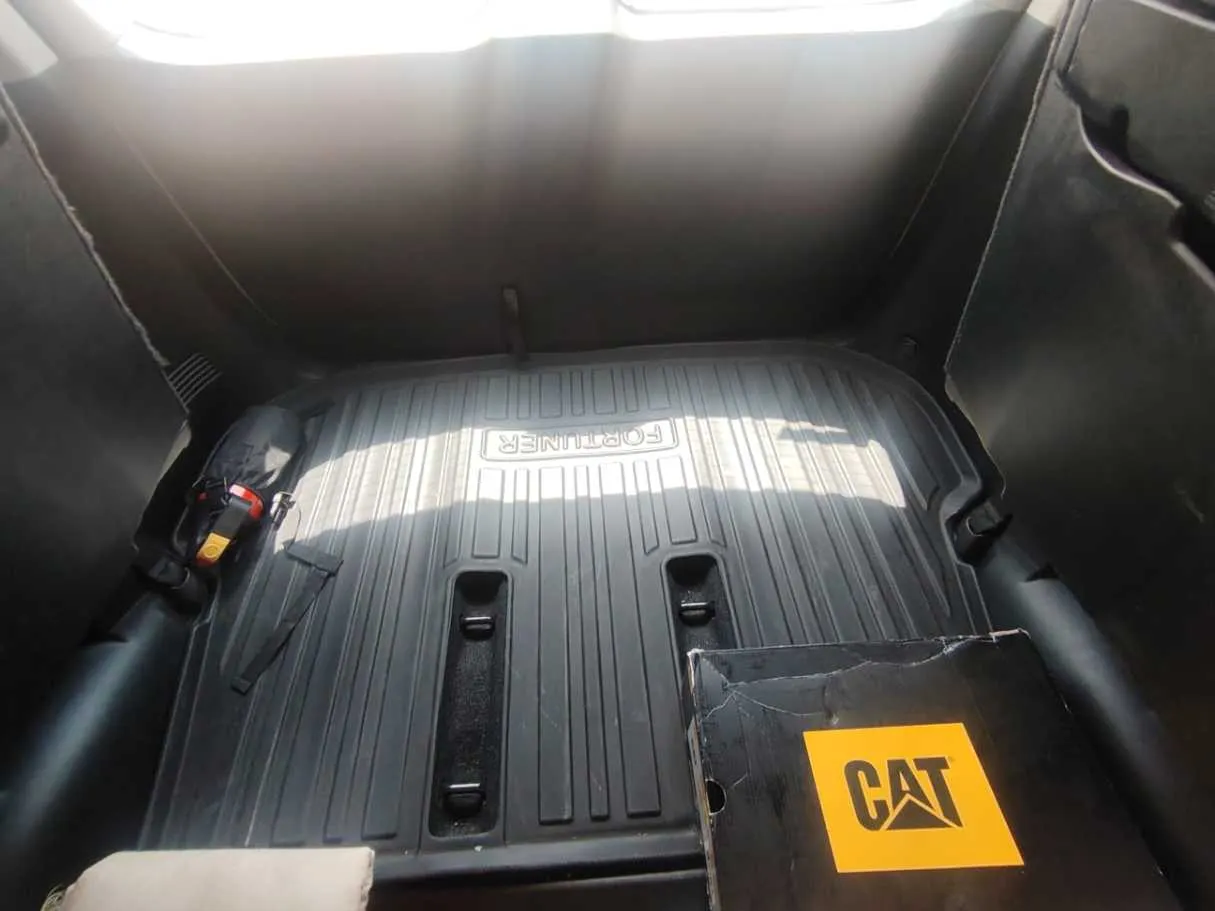 Car image 27