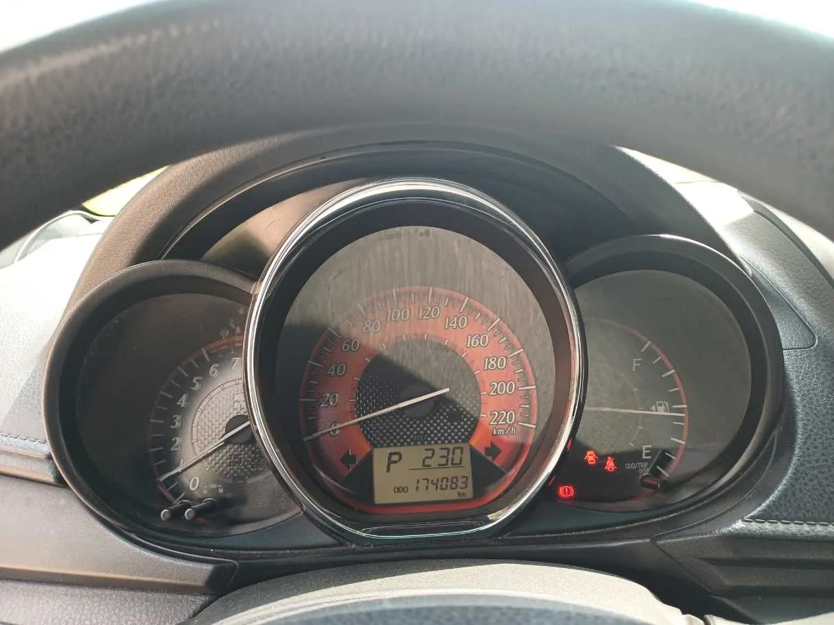 Car image 18