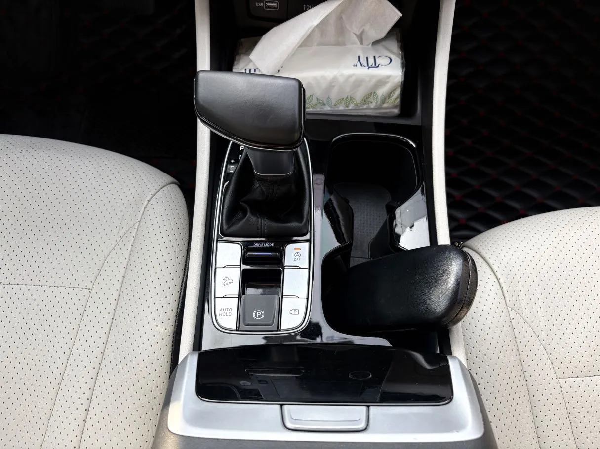 Car image 19
