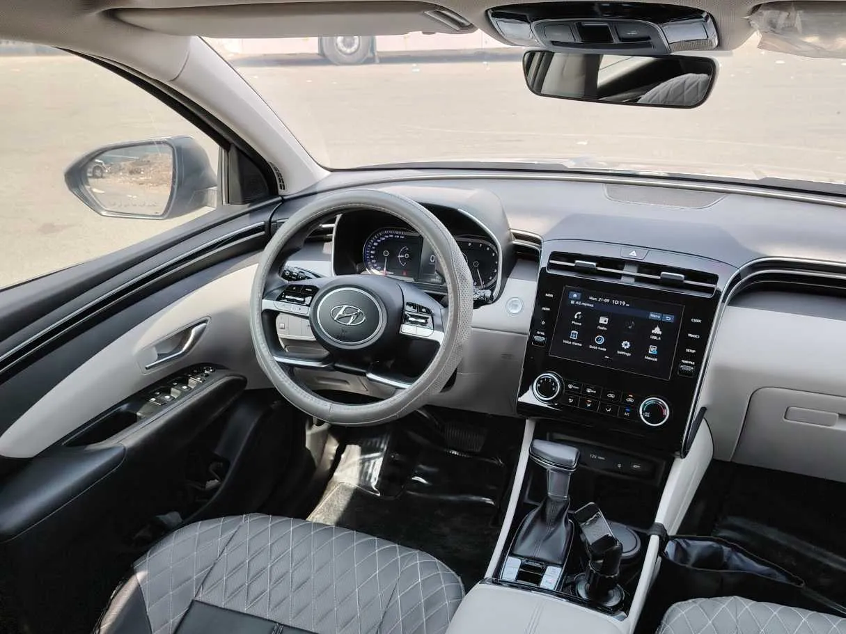 Car image 25