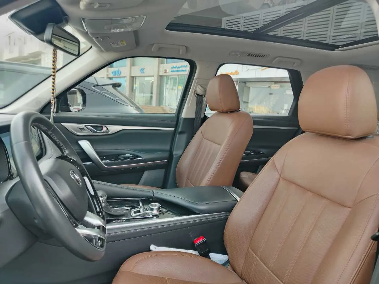 Car image 12