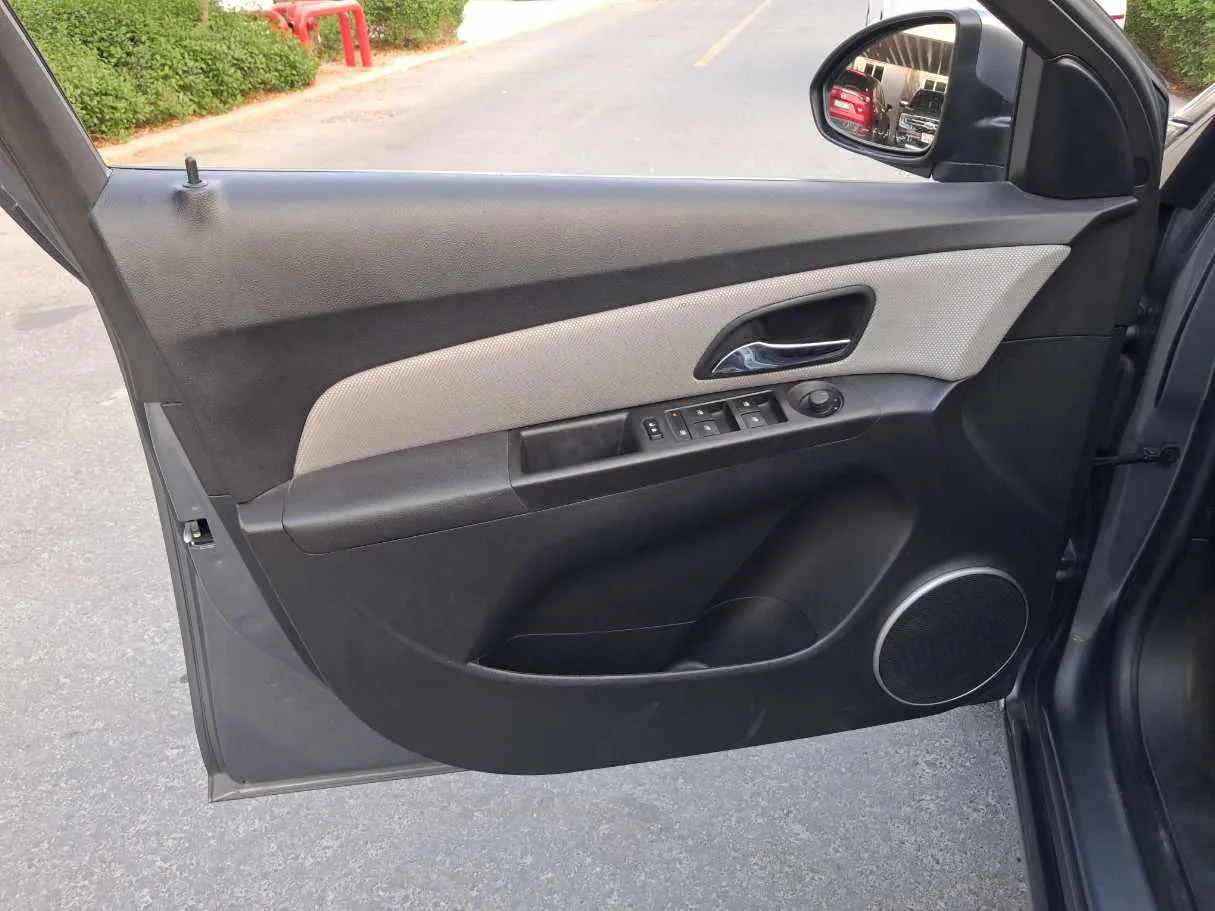 Car image 10