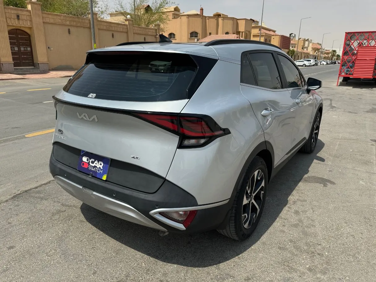 Car image 5