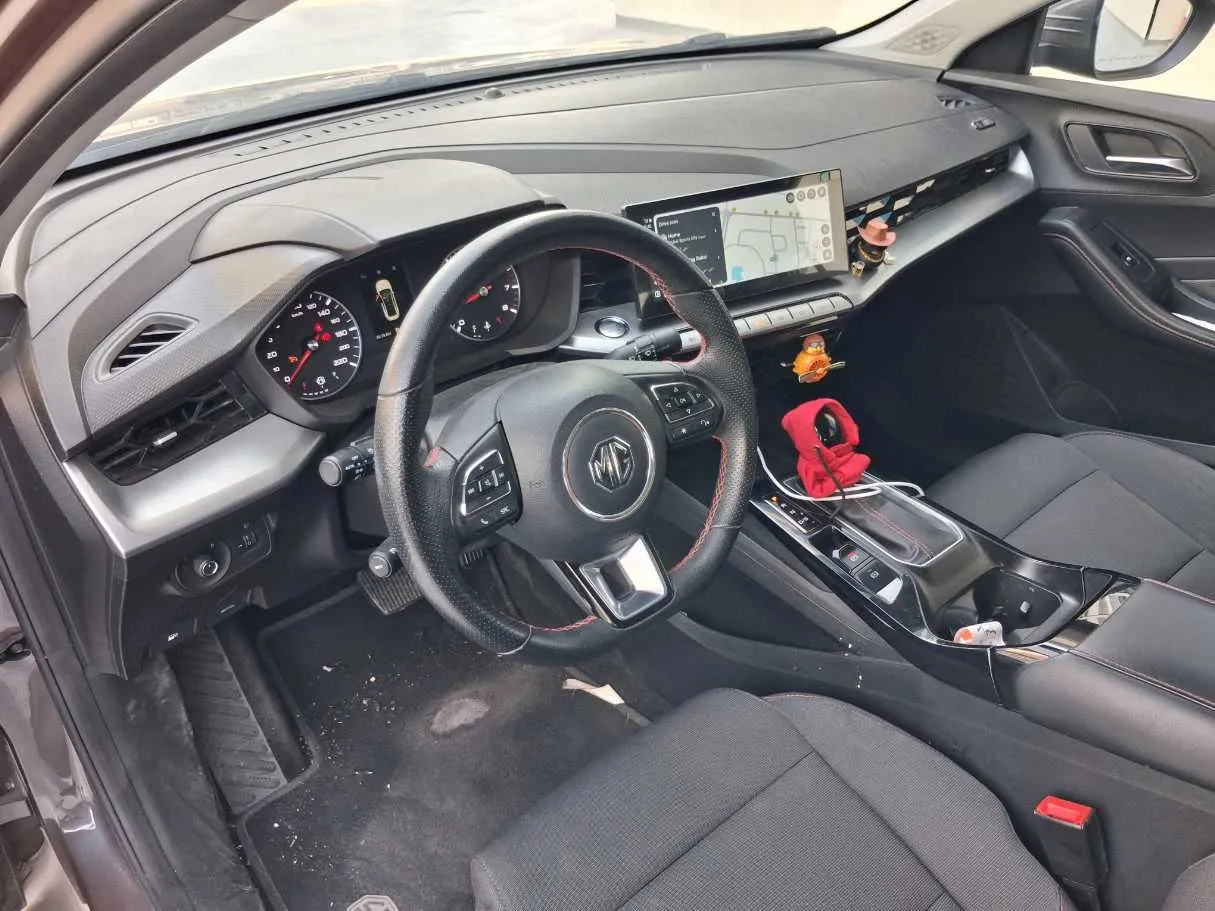 Car image 11