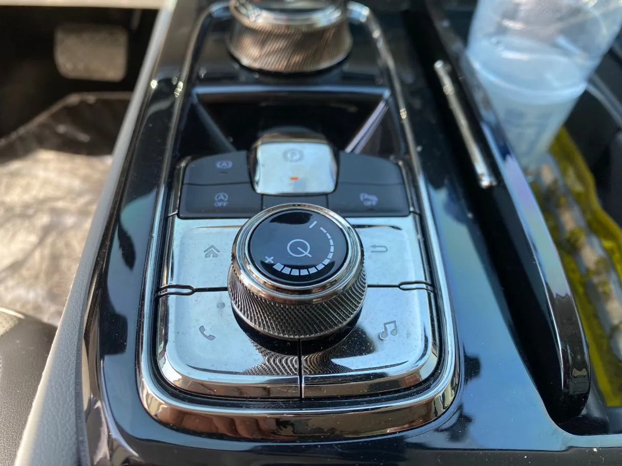 Car image 15