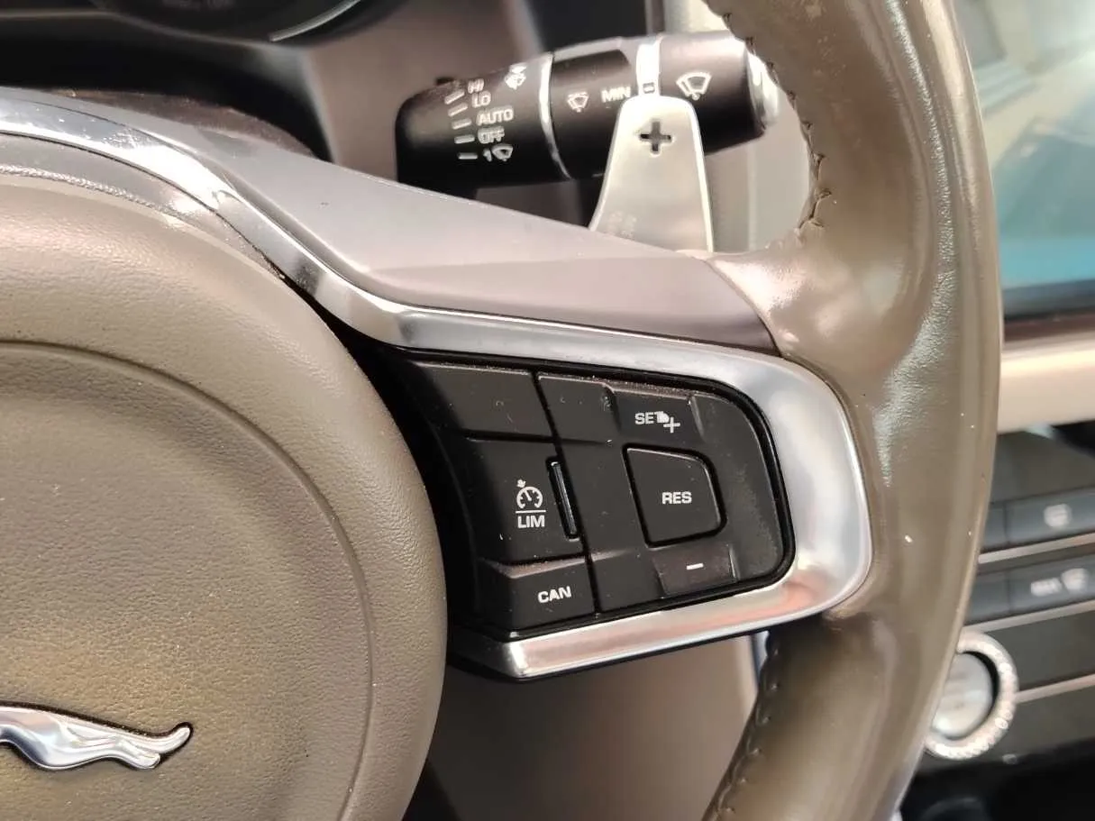 Car image 26