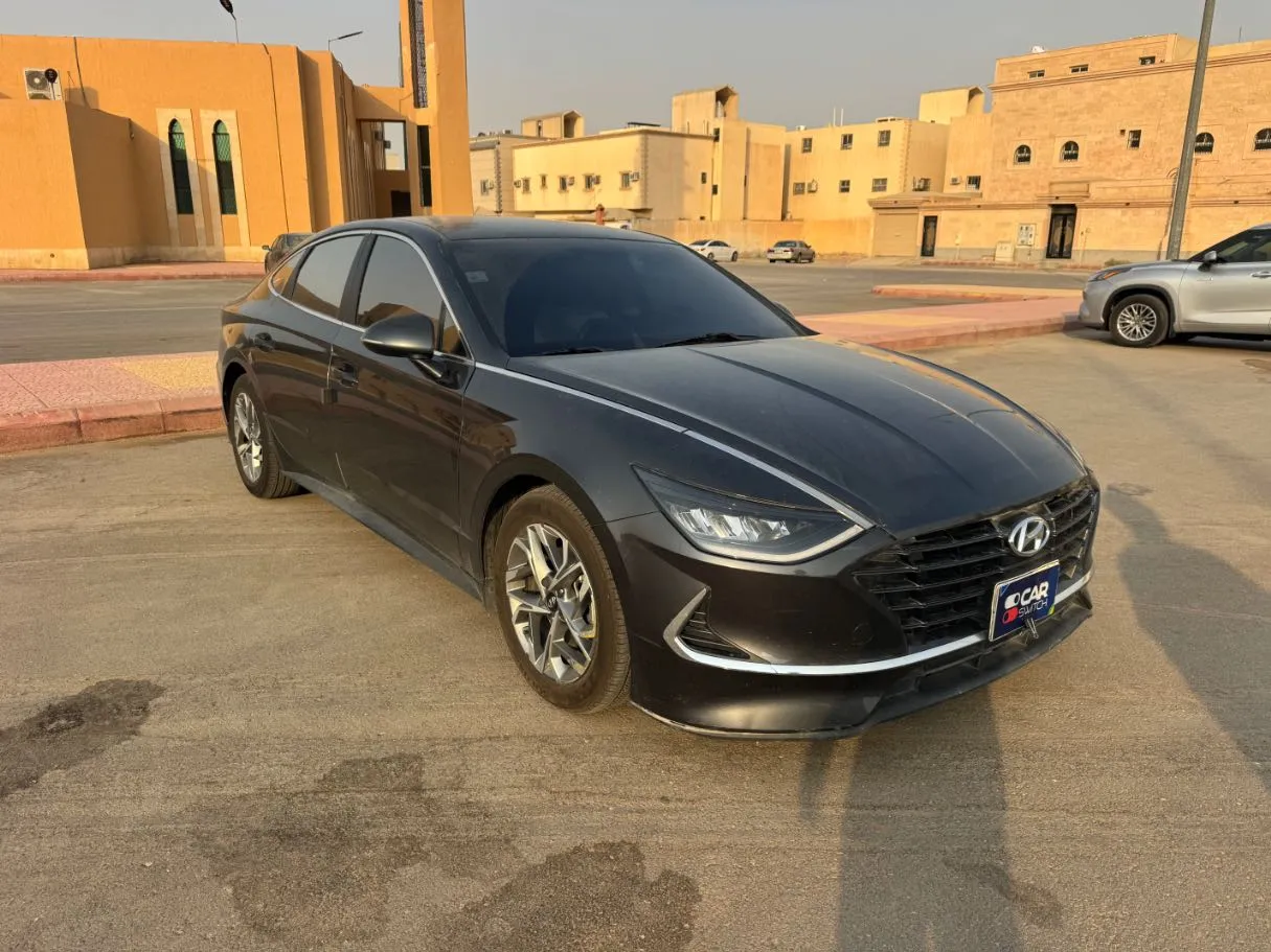 Car image 3