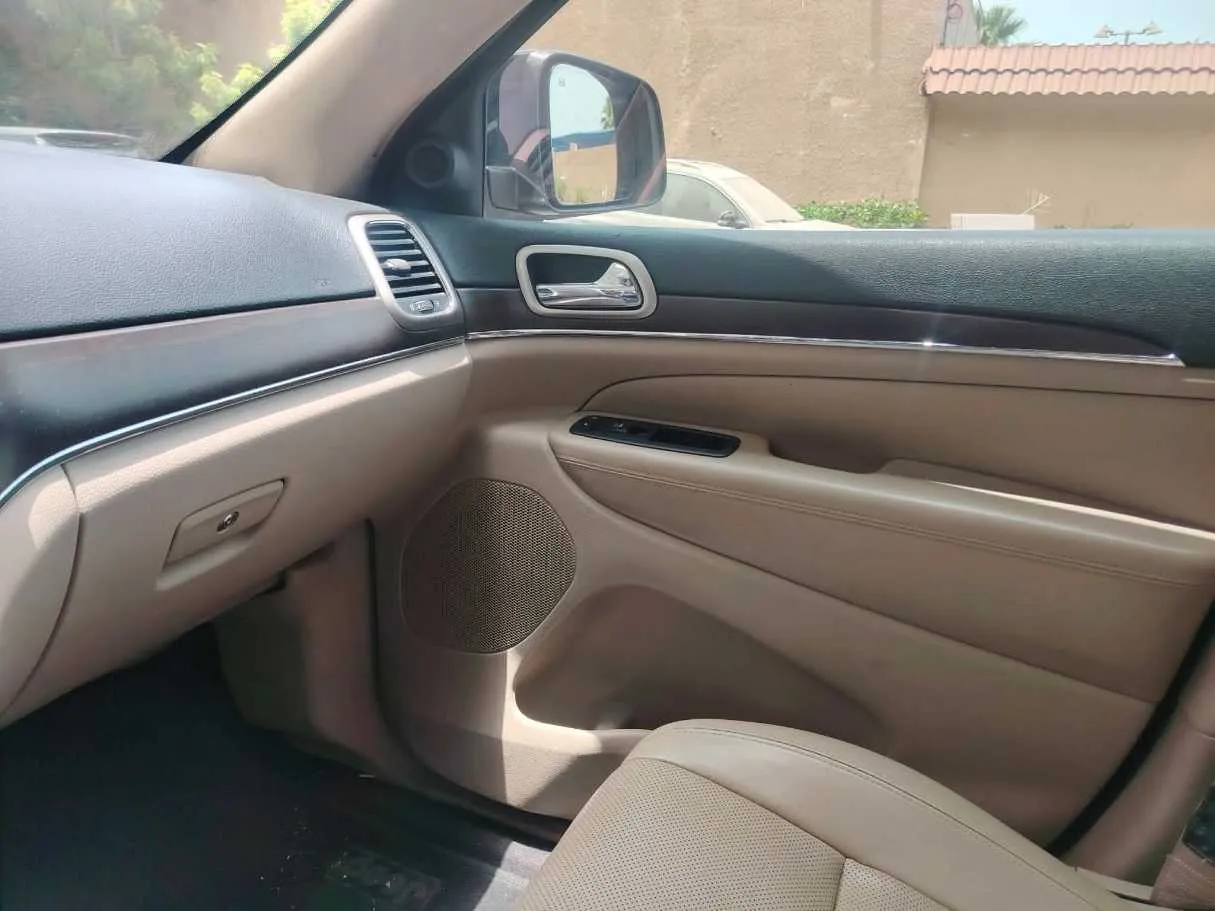 Car image 37