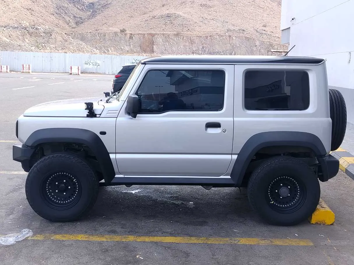 Car image 8